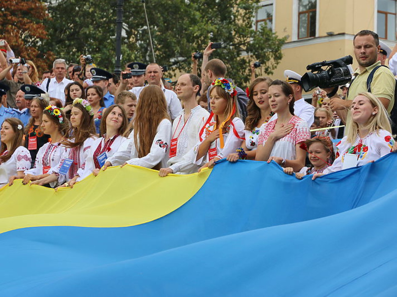 В Одессе развернули 24-метровый флаг Украины