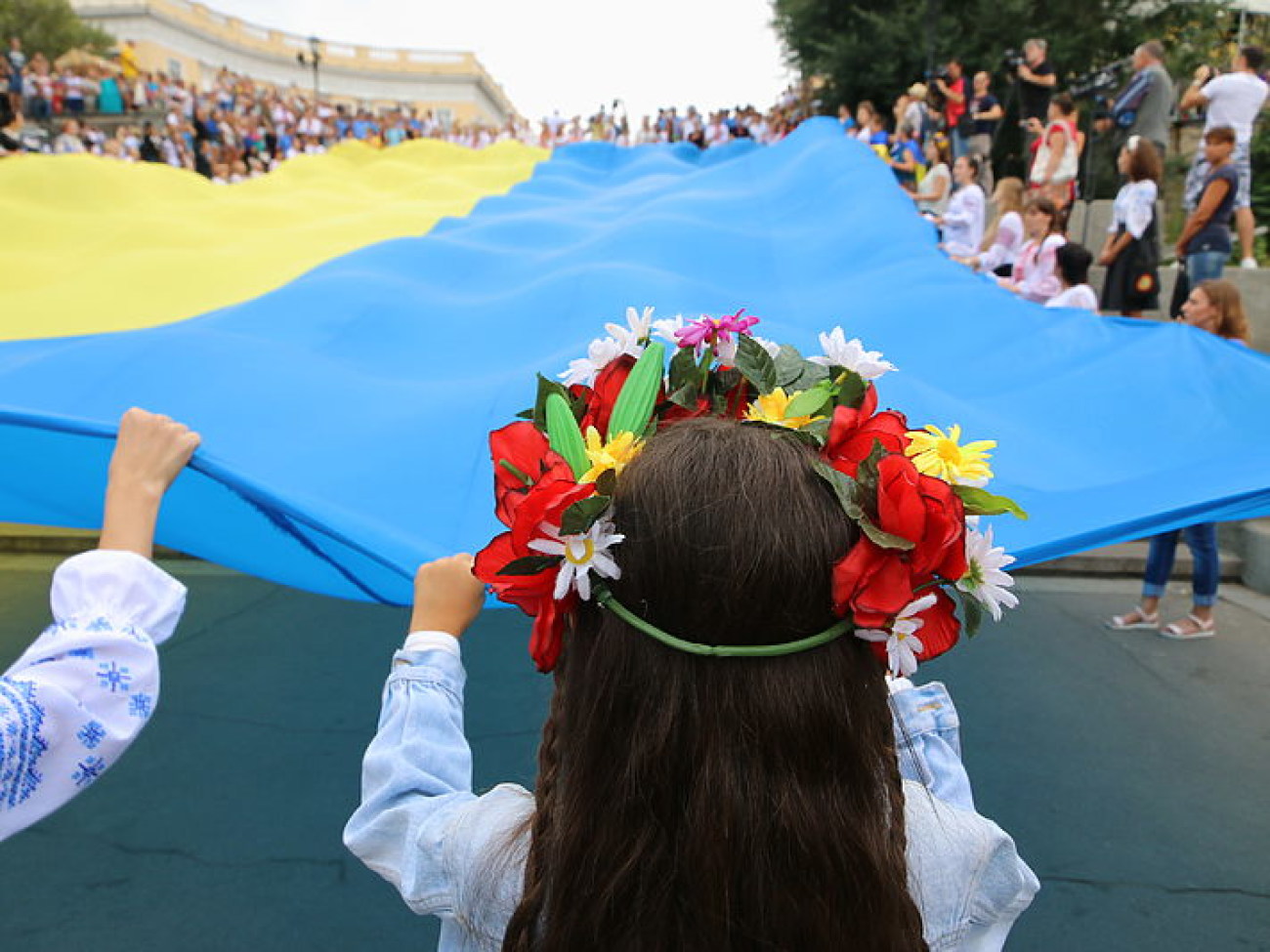 В Одессе развернули 24-метровый флаг Украины