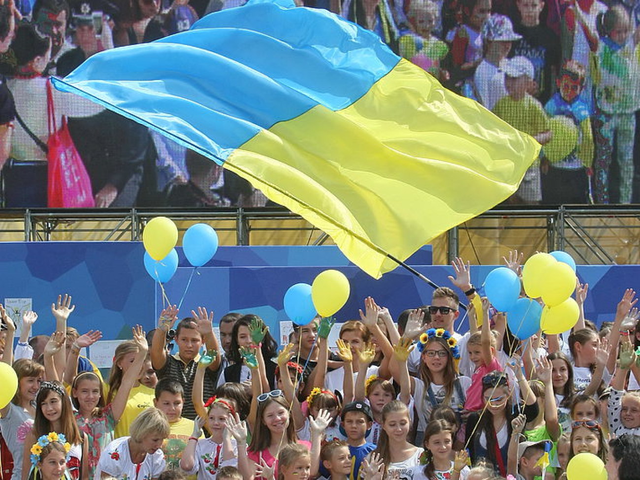 Украина отмечает День Государственного флага