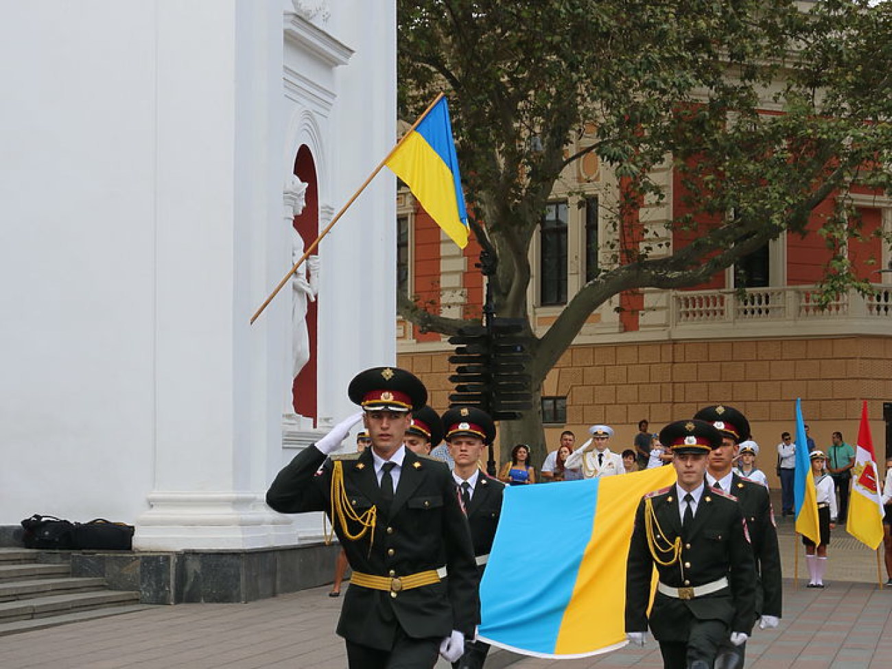 В Одессе развернули 24-метровый флаг Украины