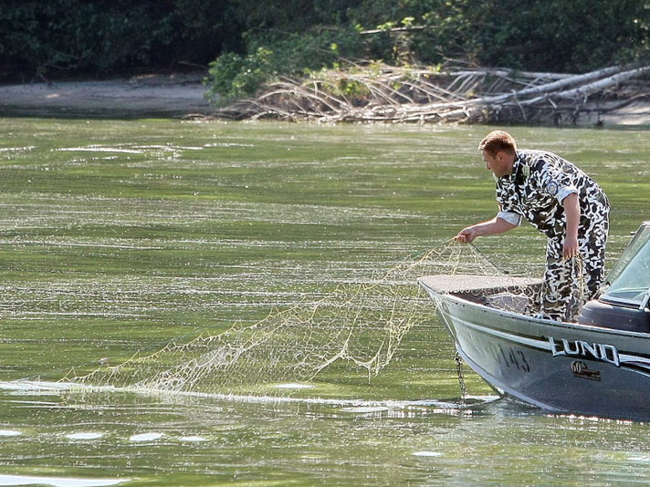 Киевское водохранилище очистили от браконьерских сетей