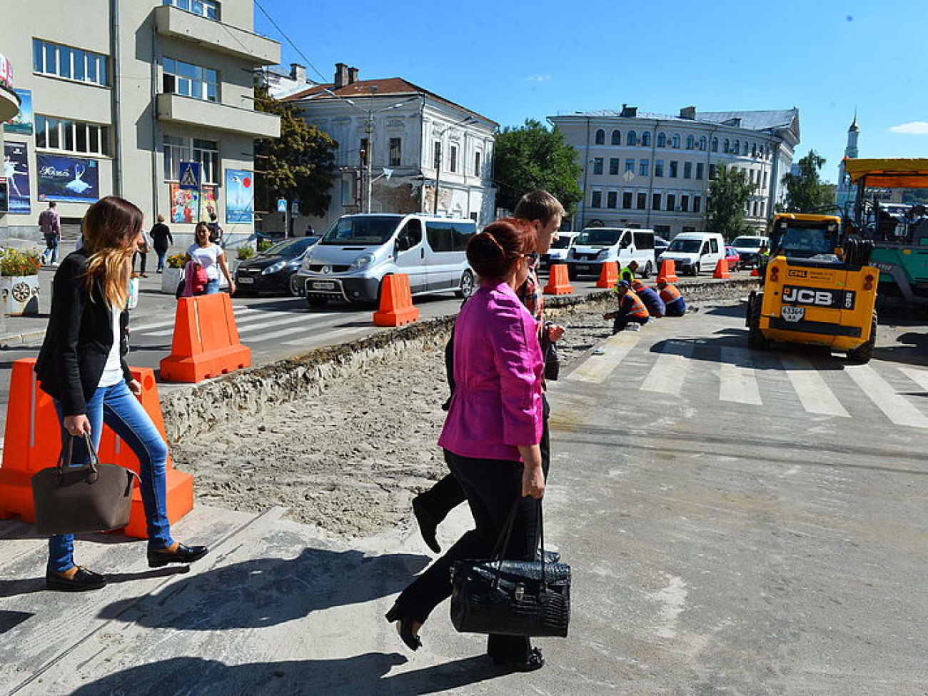 На Контрактовой площади в Киеве демонтируют трамвайные колеи