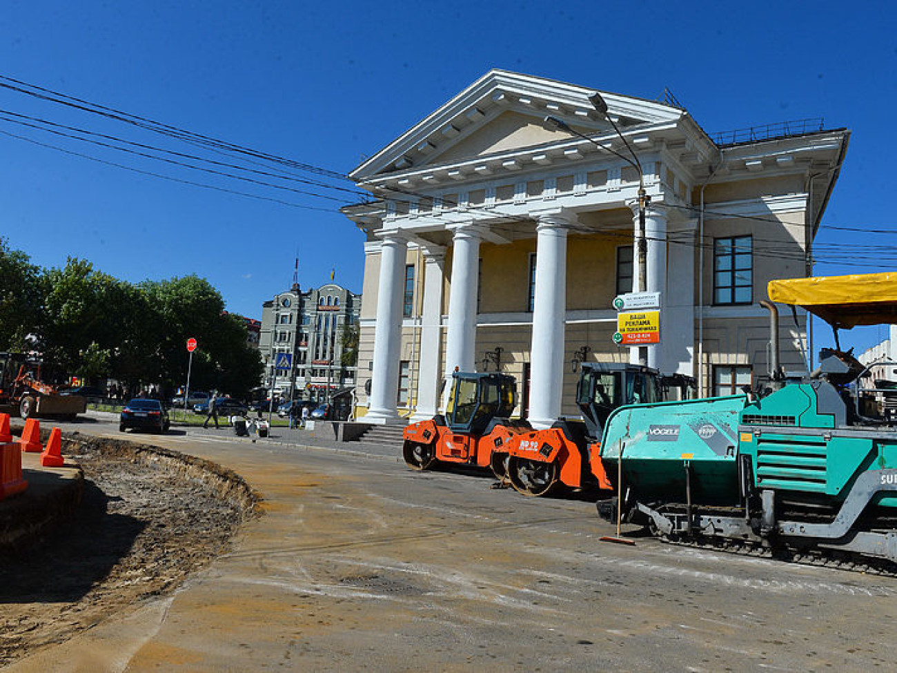 На Контрактовой площади в Киеве демонтируют трамвайные колеи