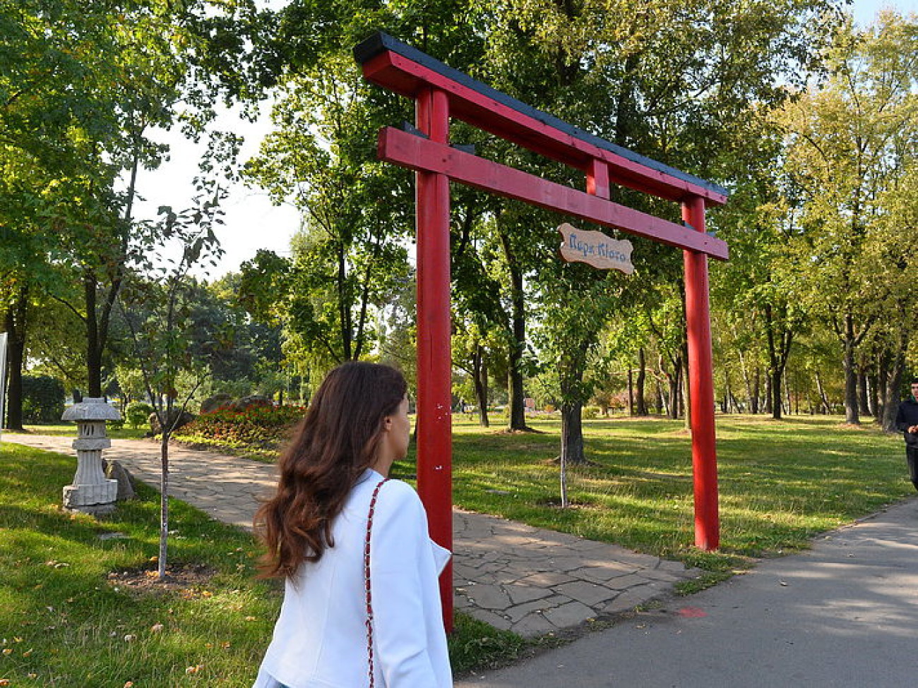 Японский посол посмотрел как реконструируют парк &#171;Киото&#187; в Киеве