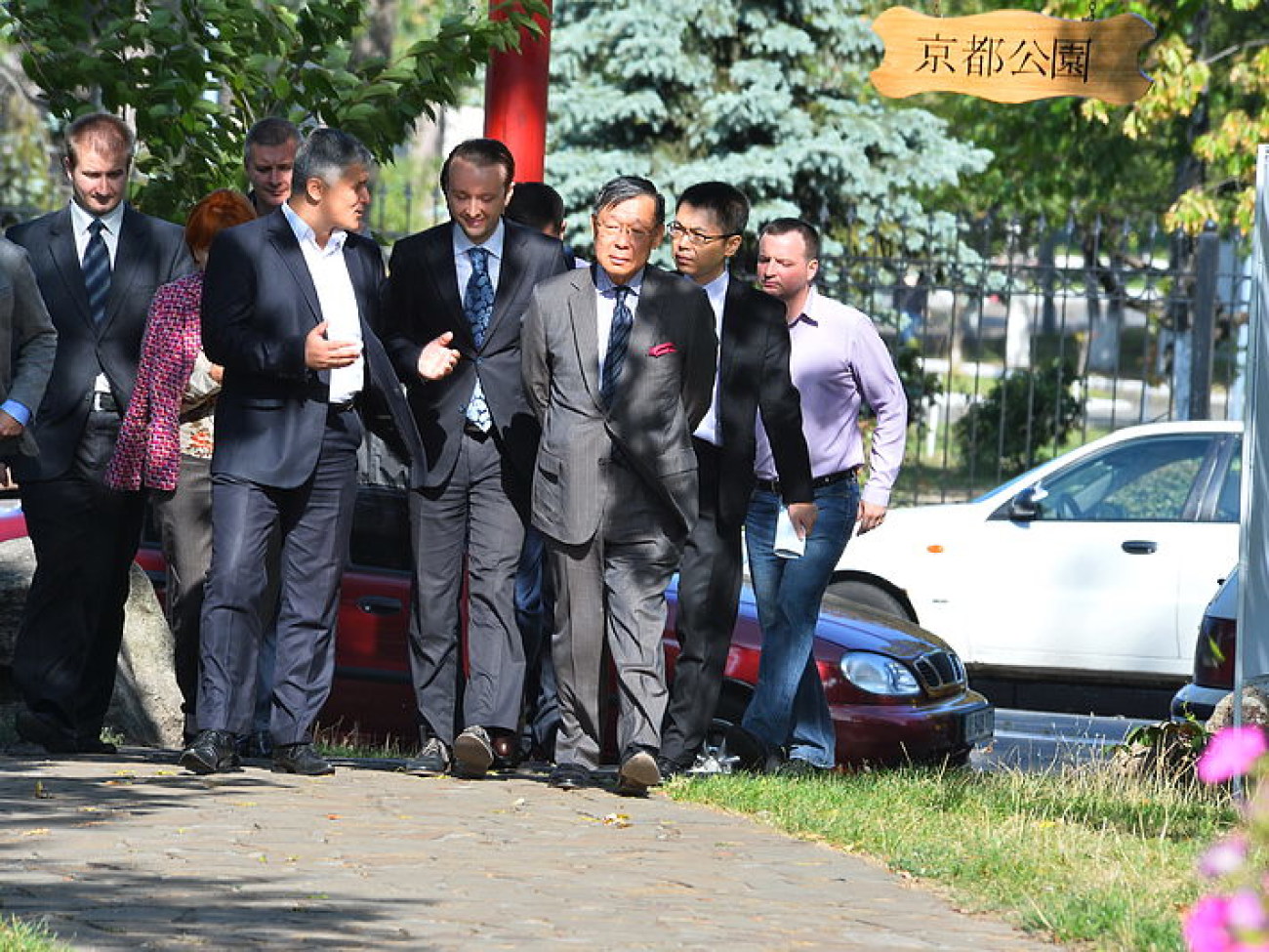 Японский посол посмотрел как реконструируют парк &#171;Киото&#187; в Киеве