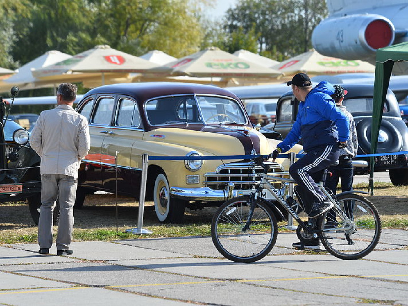 В Киеве проходит международный фестиваль старинных автомобилей «Old Car Land-2015»