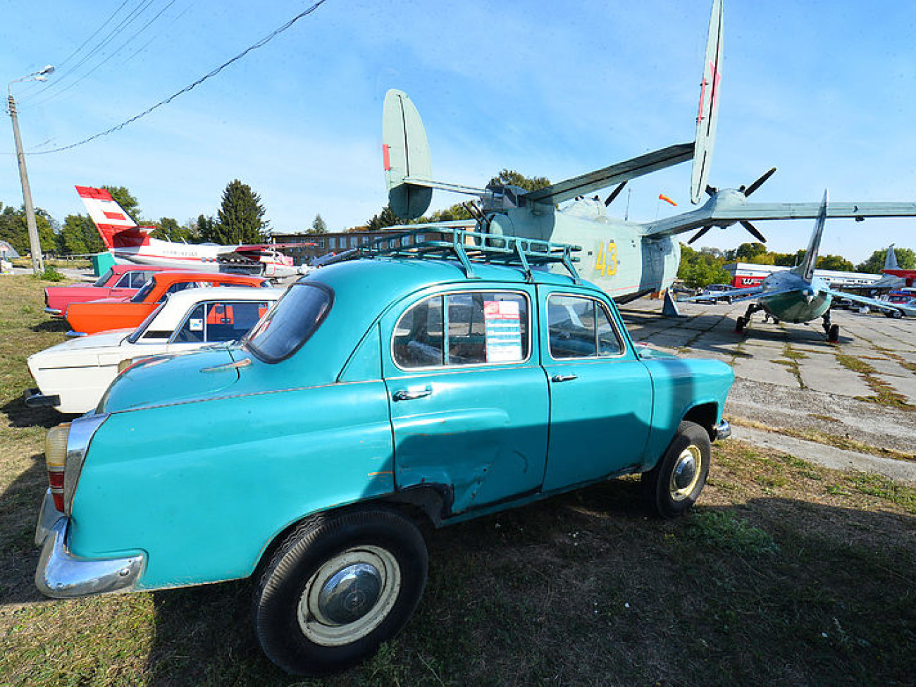 В Киеве проходит международный фестиваль старинных автомобилей «Old Car Land-2015»