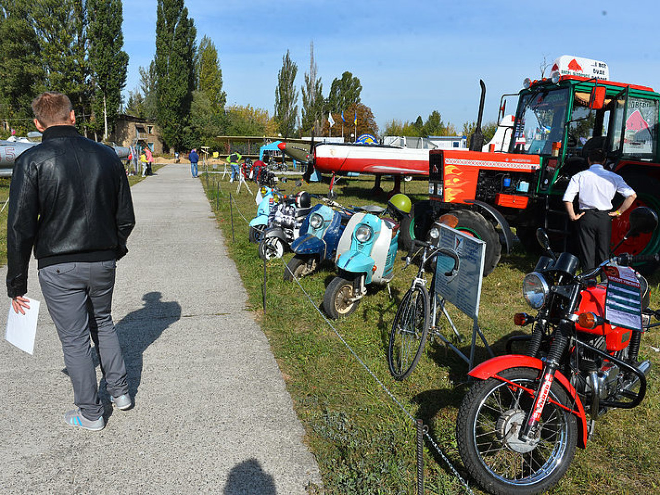 В Киеве проходит международный фестиваль старинных автомобилей «Old Car Land-2015»