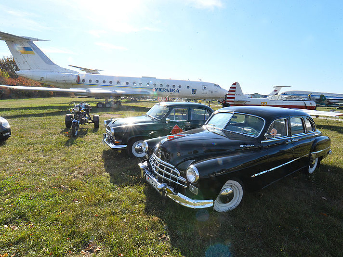 В Киеве проходит международный фестиваль старинных автомобилей «Old Car Land-2015»