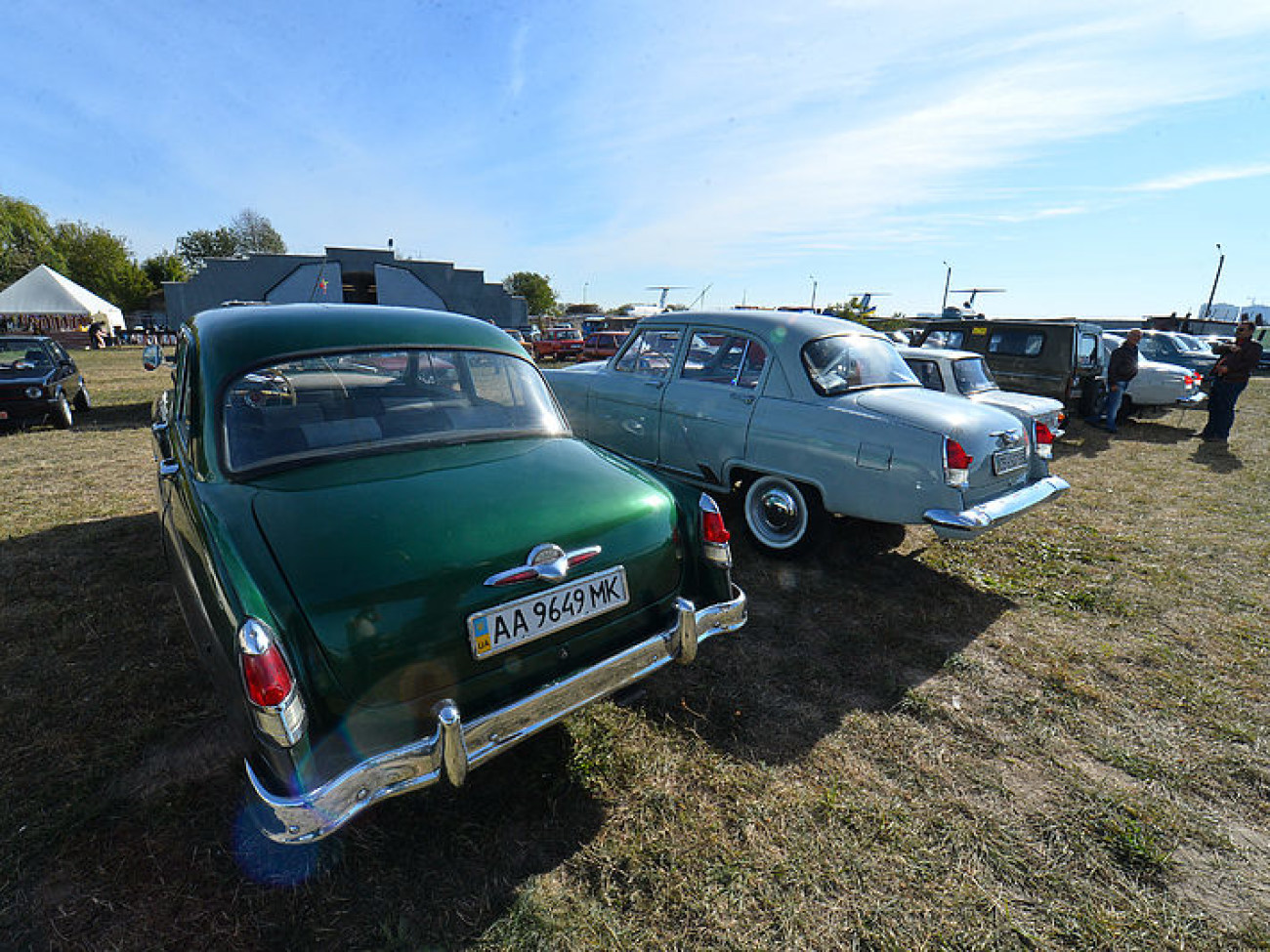 В Киеве проходит международный фестиваль старинных автомобилей «Old Car Land-2015»