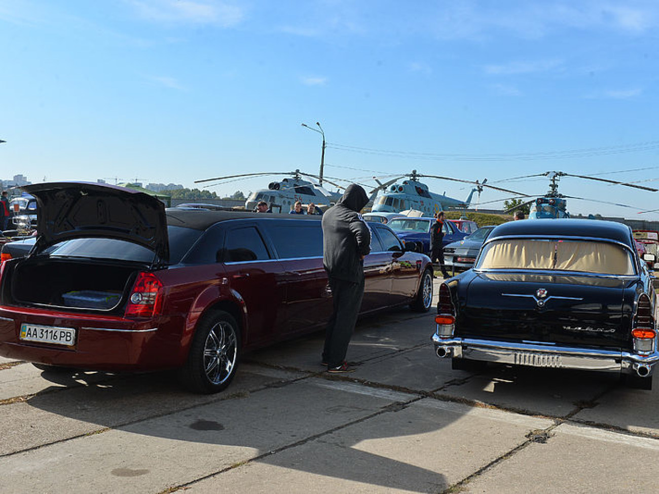 В Киеве проходит международный фестиваль старинных автомобилей «Old Car Land-2015»