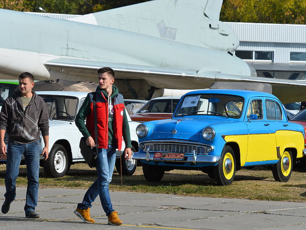 В Киеве проходит международный фестиваль старинных автомобилей «Old Car Land-2015»