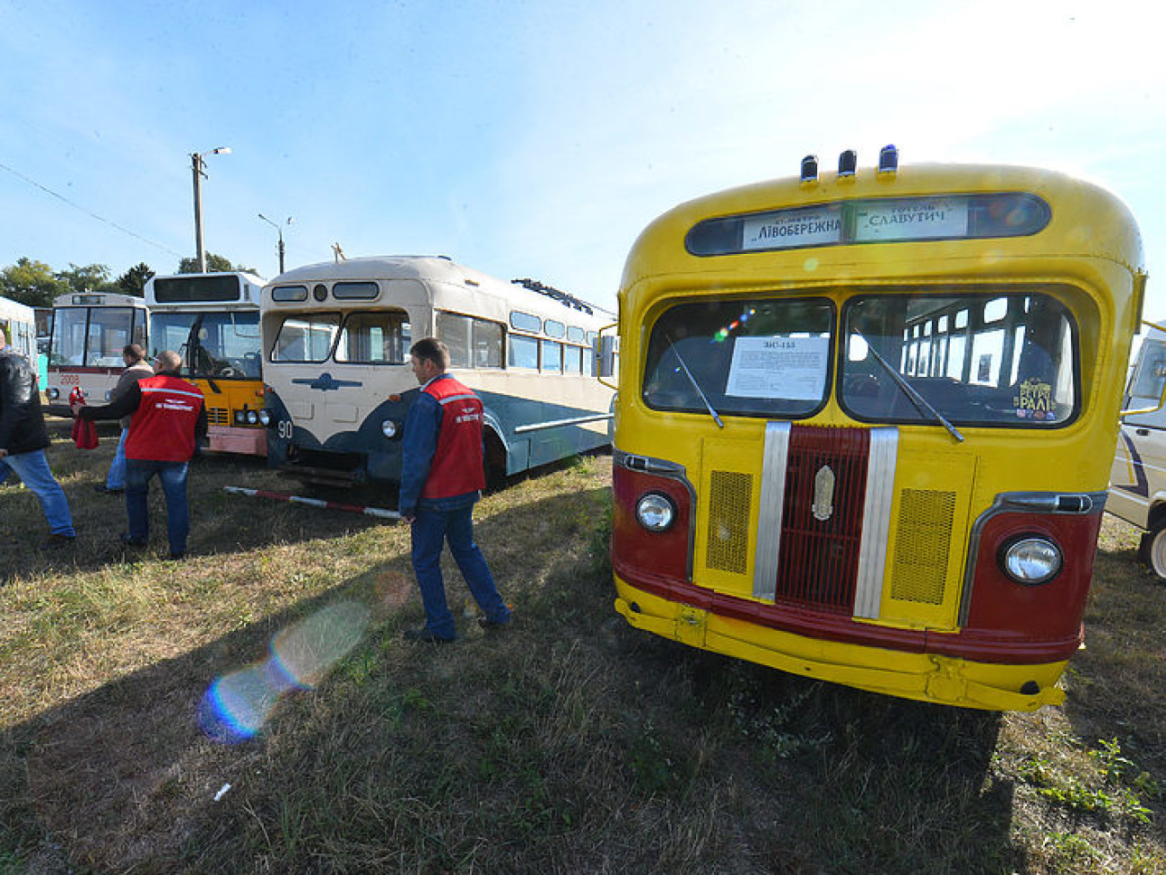 В Киеве проходит международный фестиваль старинных автомобилей «Old Car Land-2015»