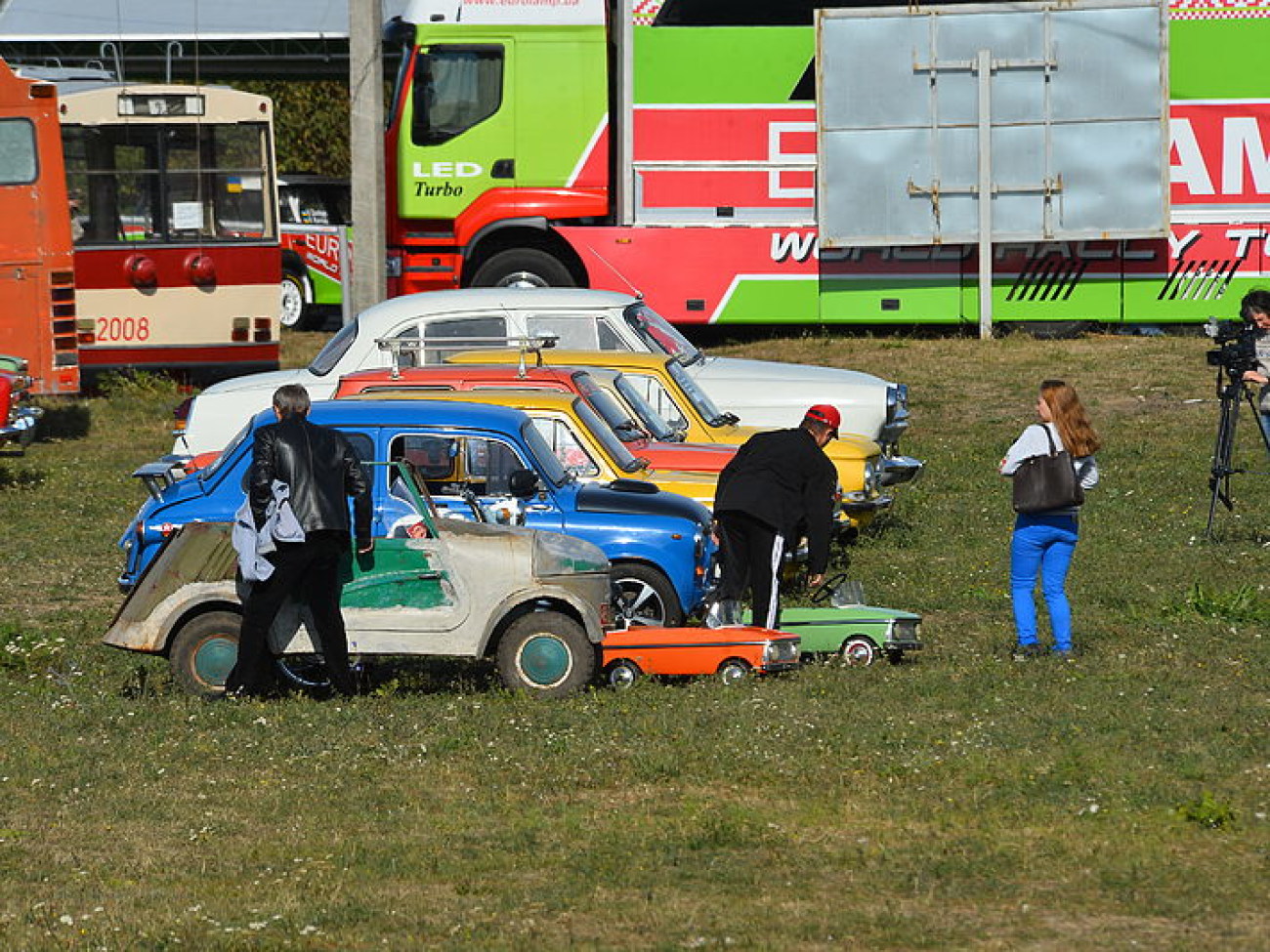 В Киеве проходит международный фестиваль старинных автомобилей «Old Car Land-2015»