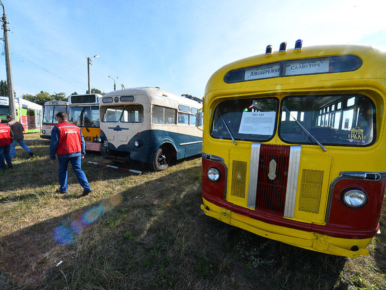 В Киеве проходит международный фестиваль старинных автомобилей «Old Car Land-2015»