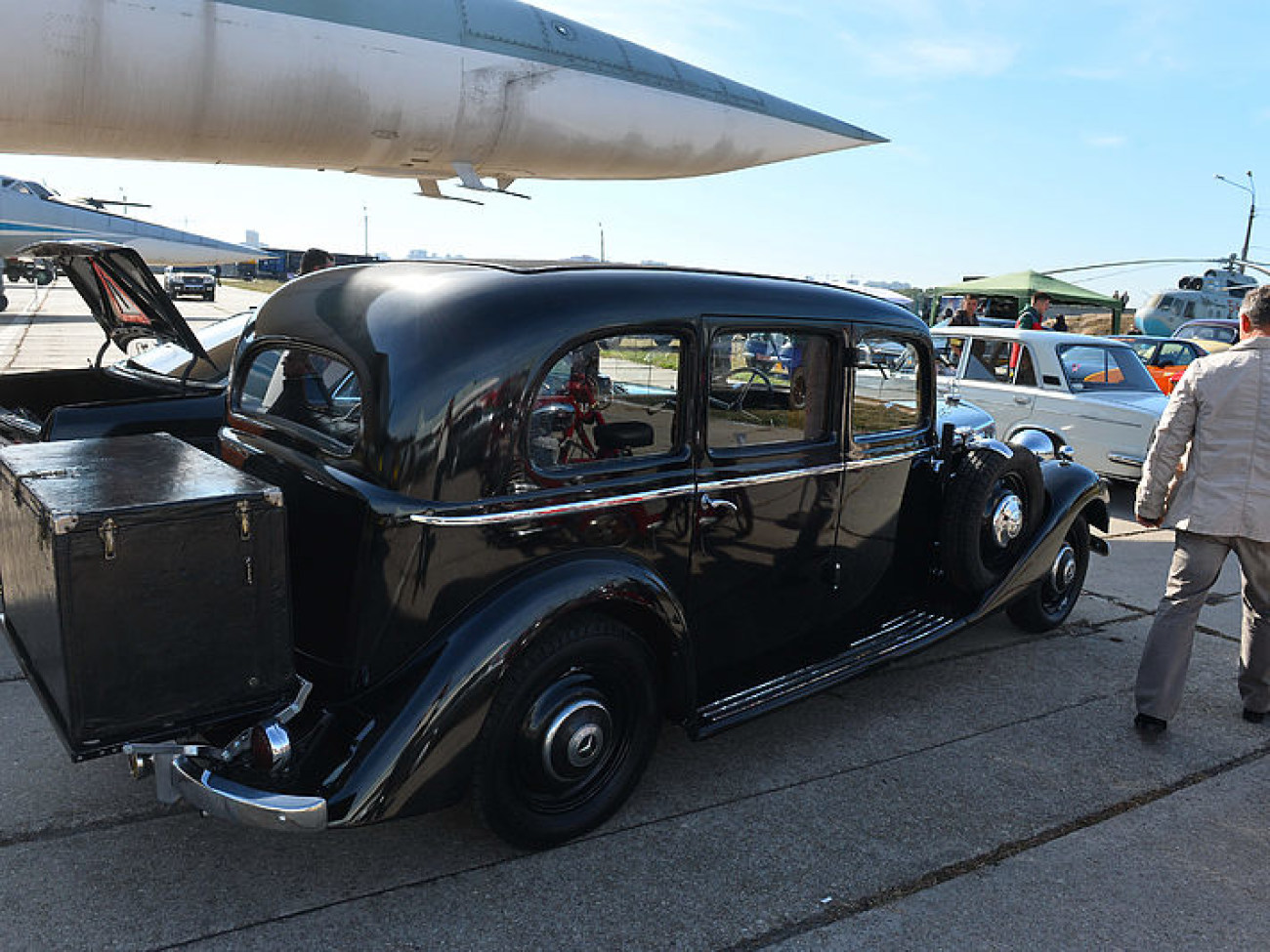 В Киеве проходит международный фестиваль старинных автомобилей «Old Car Land-2015»