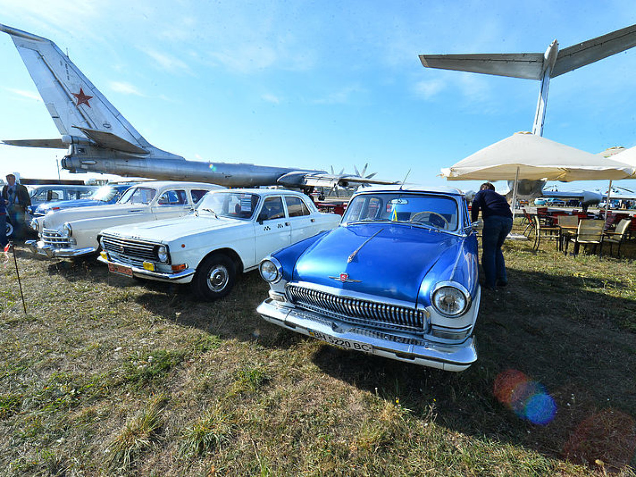 В Киеве проходит международный фестиваль старинных автомобилей «Old Car Land-2015»