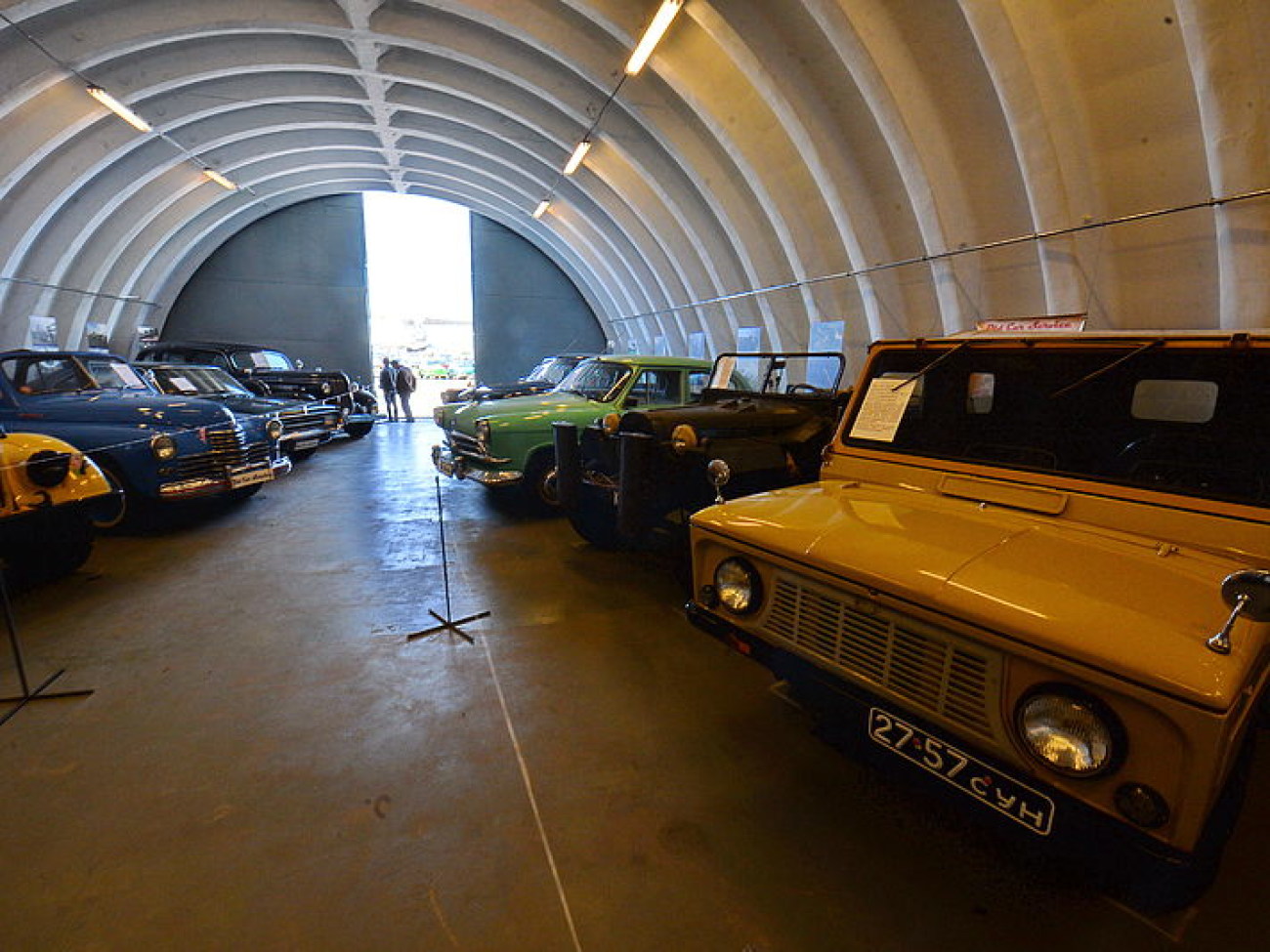 В Киеве проходит международный фестиваль старинных автомобилей «Old Car Land-2015»