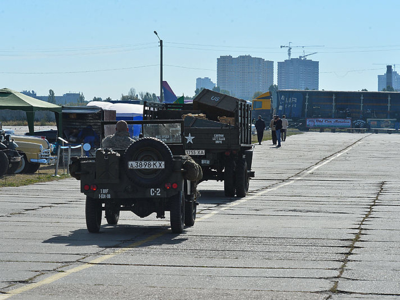 В Киеве проходит международный фестиваль старинных автомобилей «Old Car Land-2015»