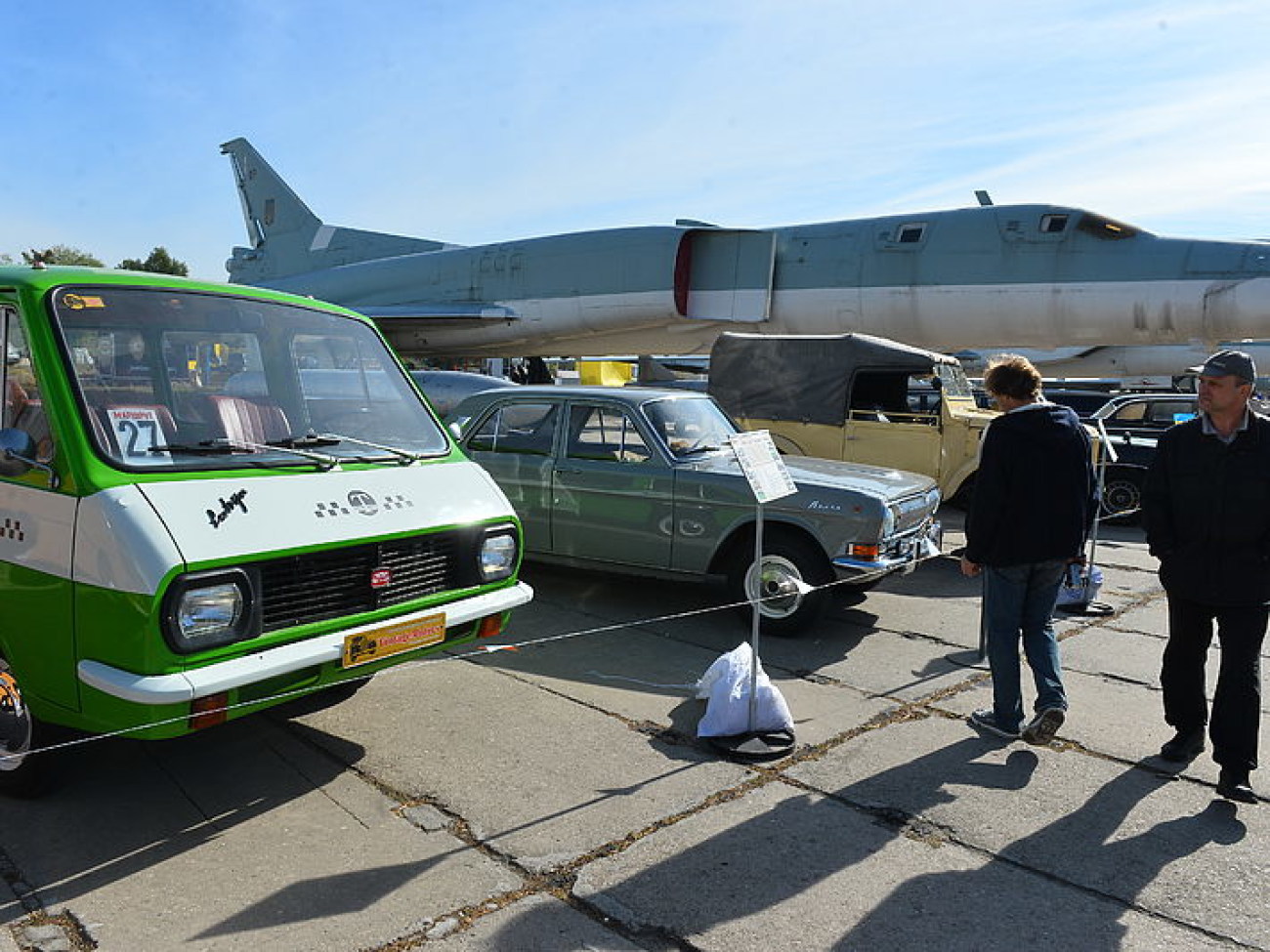 В Киеве проходит международный фестиваль старинных автомобилей «Old Car Land-2015»