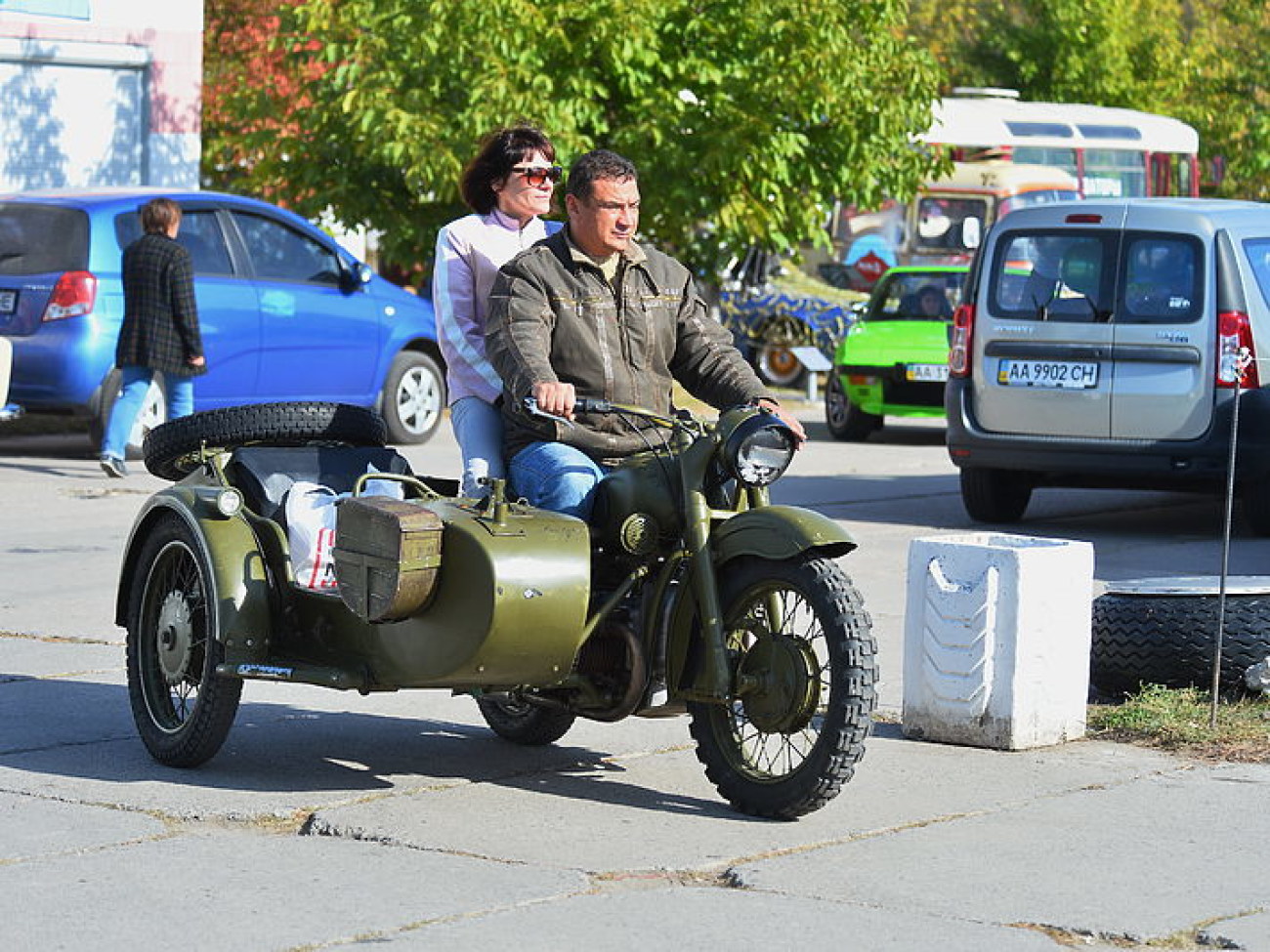 В Киеве проходит международный фестиваль старинных автомобилей «Old Car Land-2015»