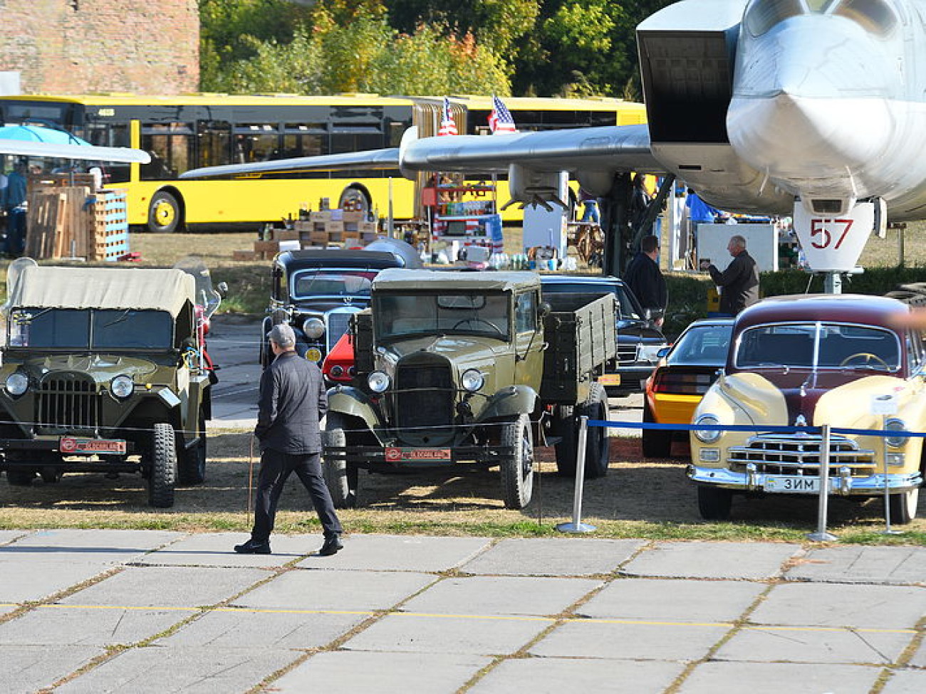 В Киеве проходит международный фестиваль старинных автомобилей «Old Car Land-2015»