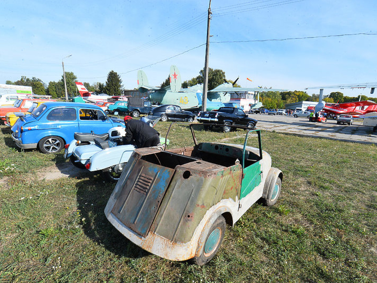 В Киеве проходит международный фестиваль старинных автомобилей «Old Car Land-2015»