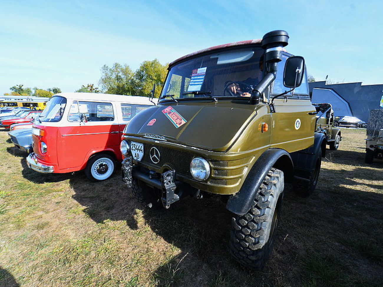 В Киеве проходит международный фестиваль старинных автомобилей «Old Car Land-2015»