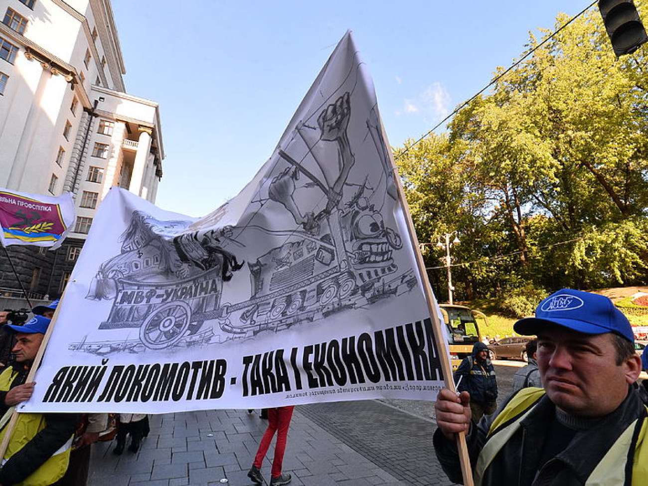 Независимые профсоюзы Украины митинговали за достойный труд