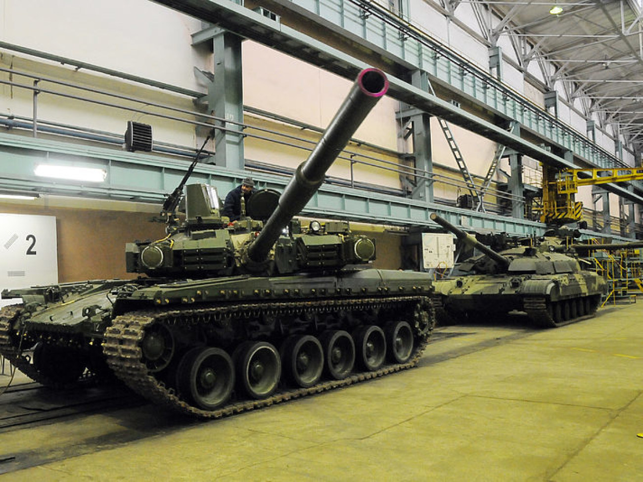 Журналистам показали как производят танки &#171;Оплот&#187; и БТР-4