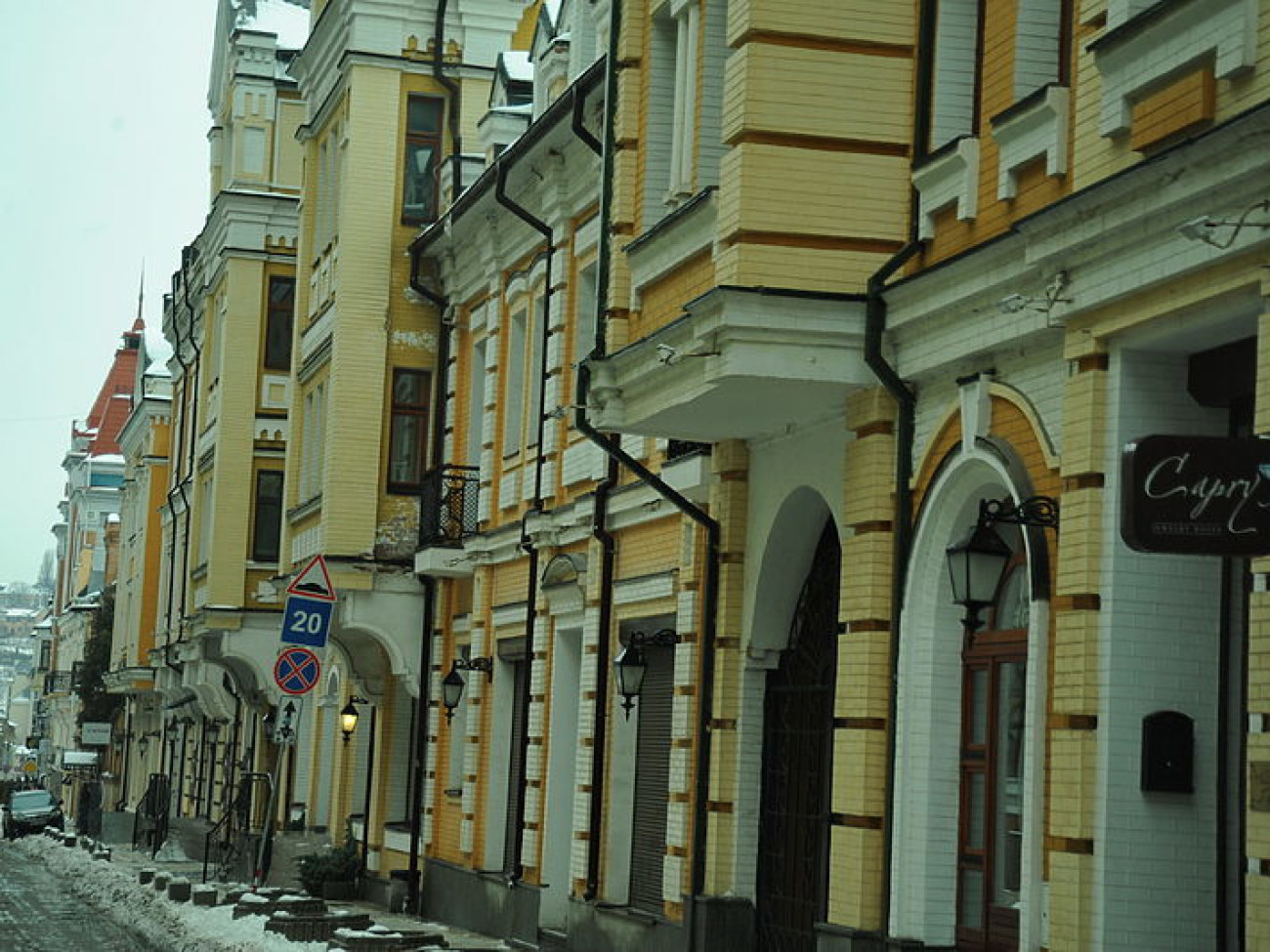 На столичной Воздвиженке &#171;заколачивают&#187; дома