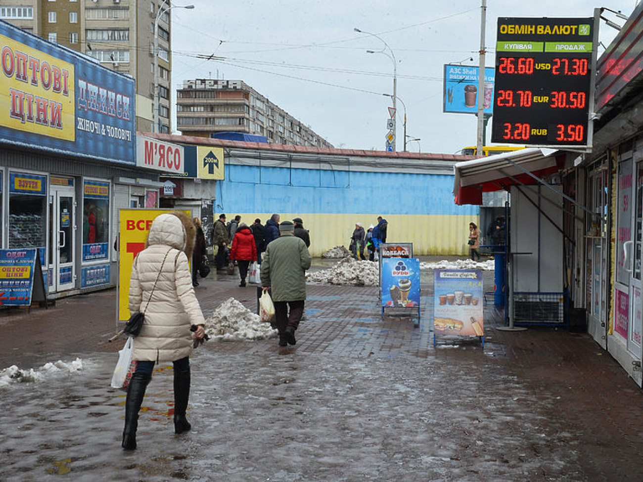 Доллар в продаже превысил 27 гривен