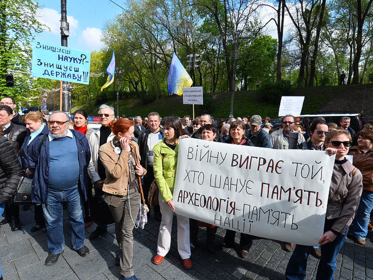 Около 3 тысяч ученых пикетировали депутатов