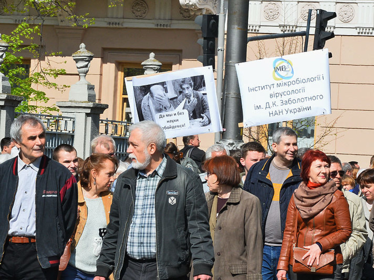 Около 3 тысяч ученых пикетировали депутатов