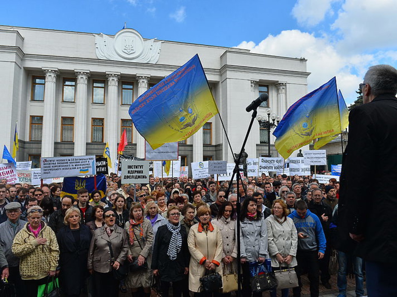 Около 3 тысяч ученых пикетировали депутатов