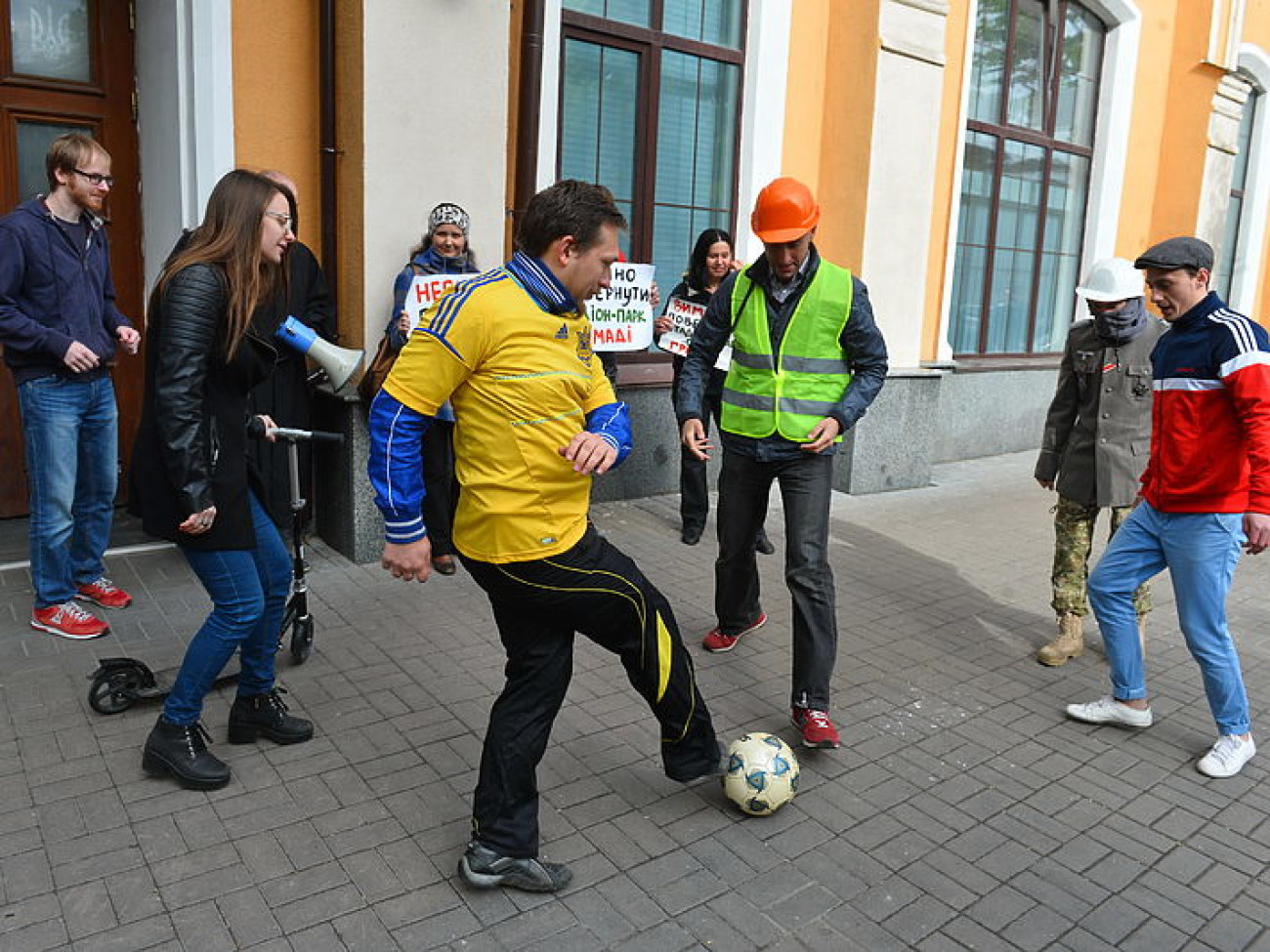 Жители Лукьяновки пикетировали Высшый административный суд