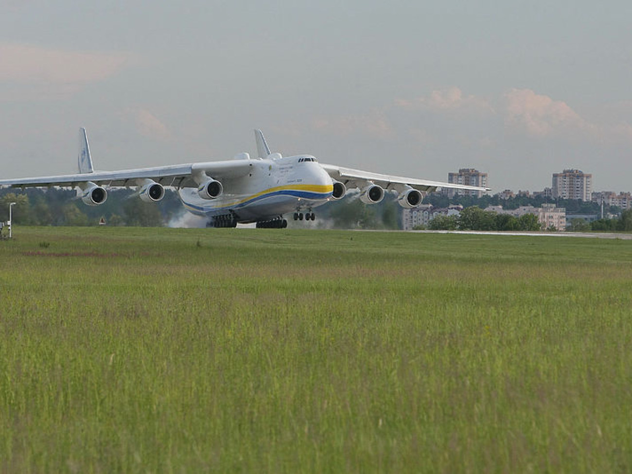 В Киев вернулся крупнейший в мире украинский транспортный самолет Ан-225 &#171;Мрия&#187;