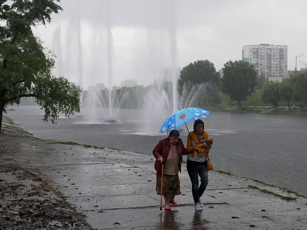 На Русановском канале в столице открыли 30-метровый фонтан