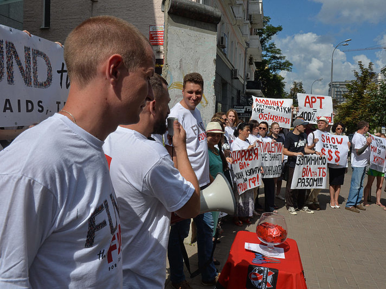 Украинские активисты просили правительство Германии не уменьшать финансирование программ Глобального Фонда по борьбе с ВИЧ / СПИД