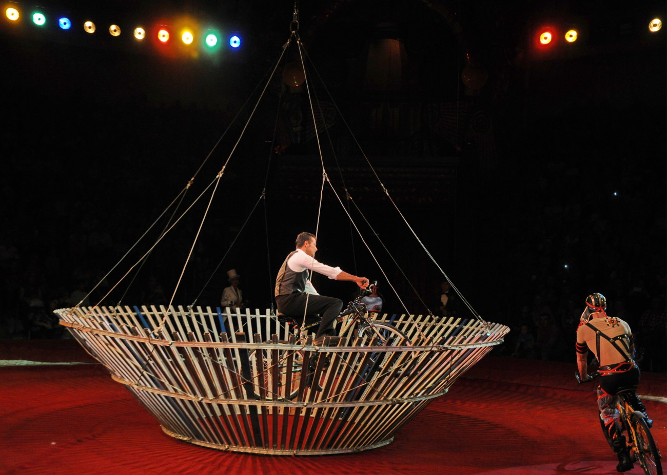 Национальный цирк Украины представил новую международную программу «Экстрим арена»