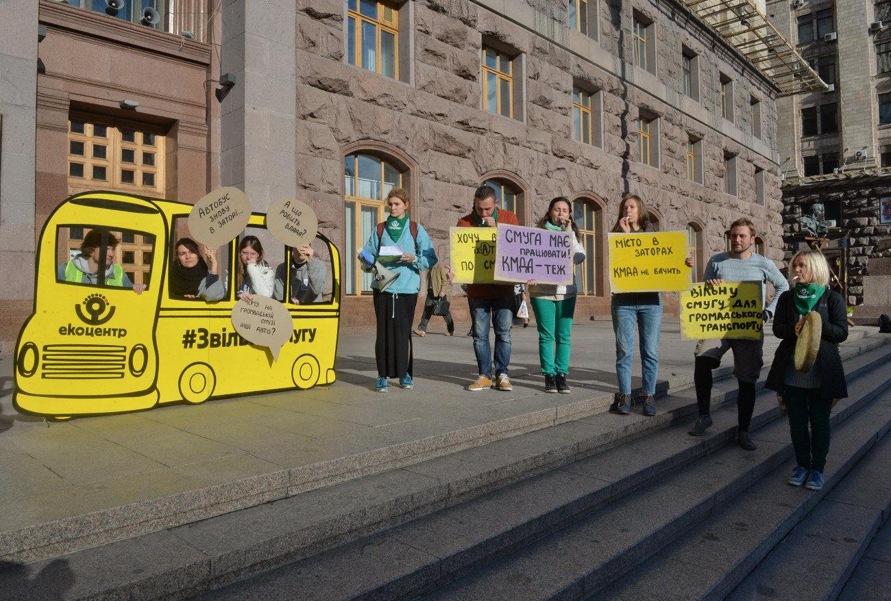 Активисты просили Кличко освободить полосу для автобуса