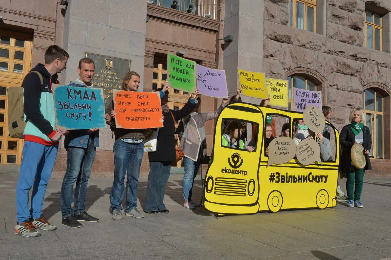 Активисты просили Кличко освободить полосу для автобуса