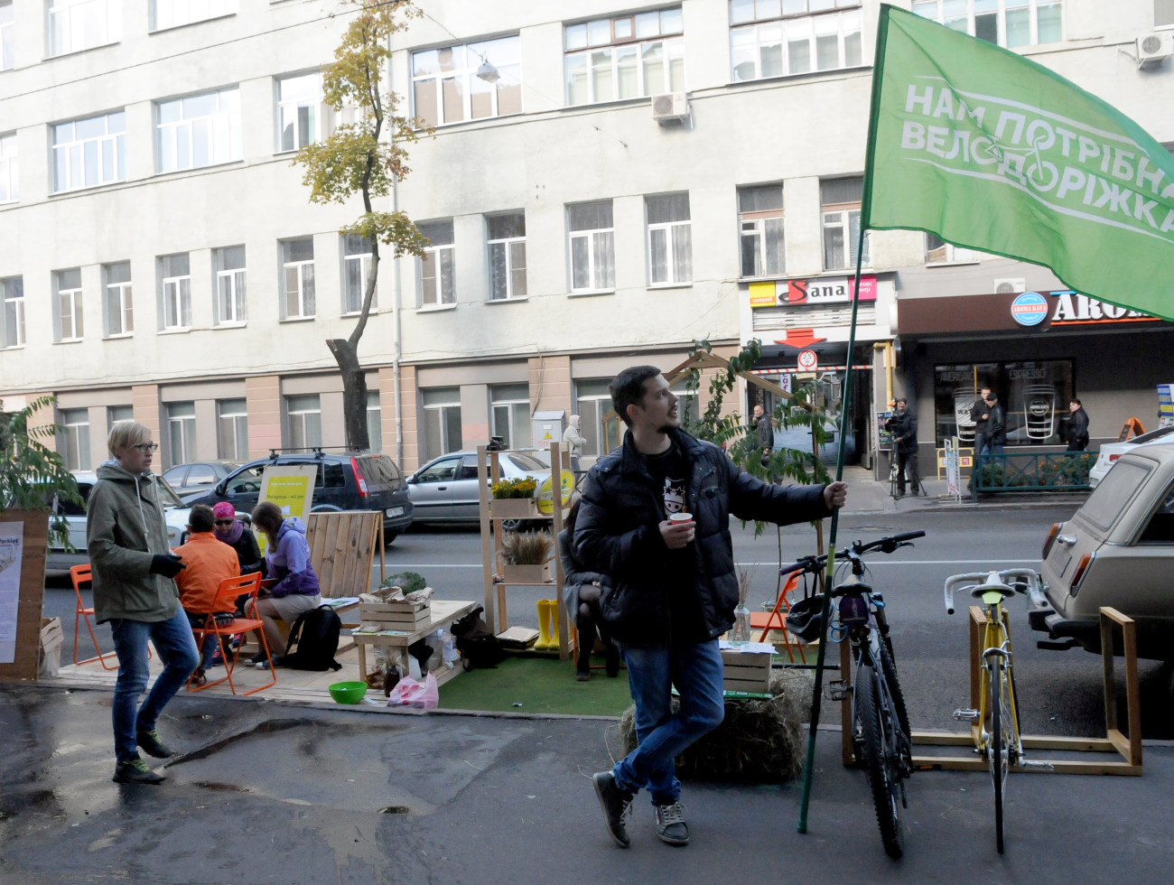 Во Всемирный День без авто в Харькове появился первый парклет