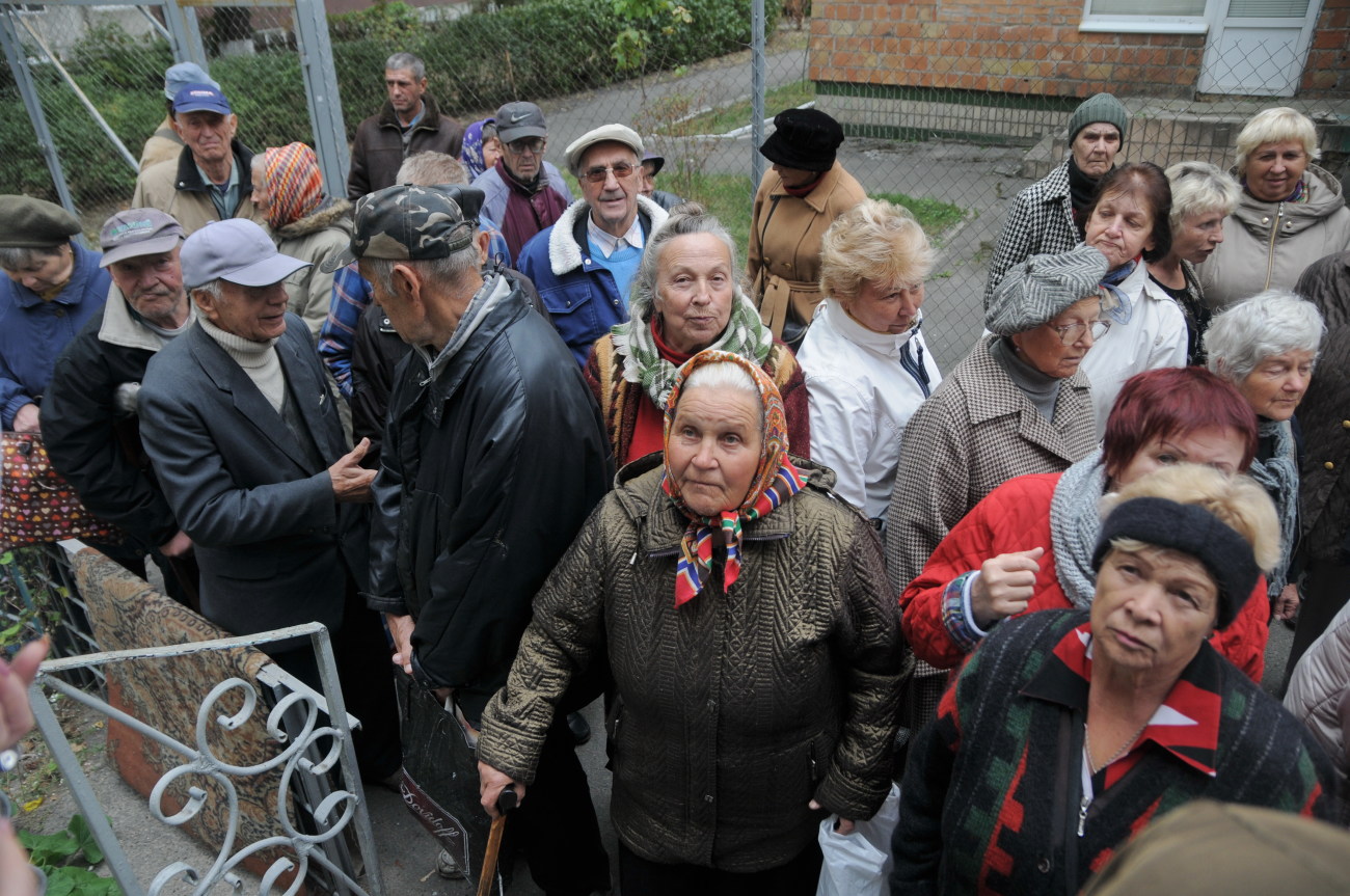 В Киеве волонтеры расписали столовую для малоимущих, пенсионеров и бездомных