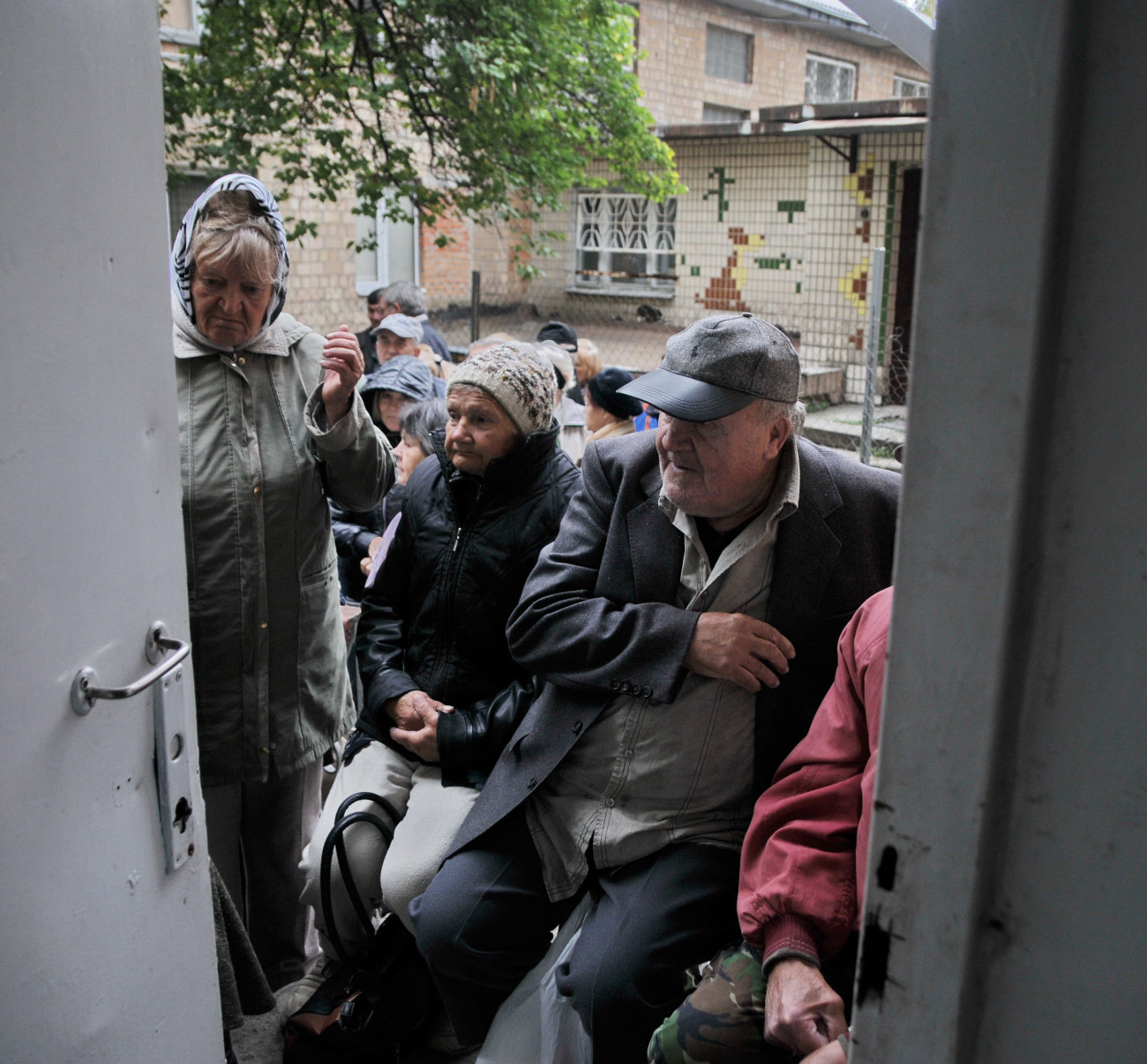 В Киеве волонтеры расписали столовую для малоимущих, пенсионеров и бездомных