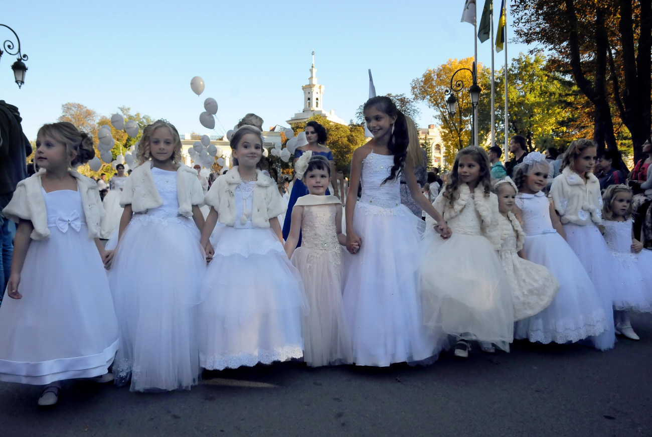 В Харькове состоялся парад невест