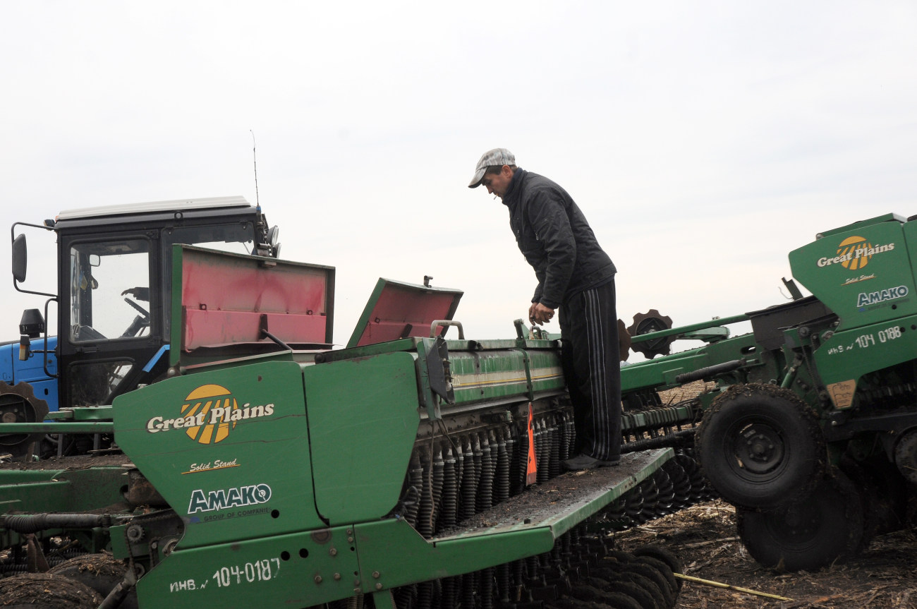 На полях Харьковщины проходит уборка кукурузы