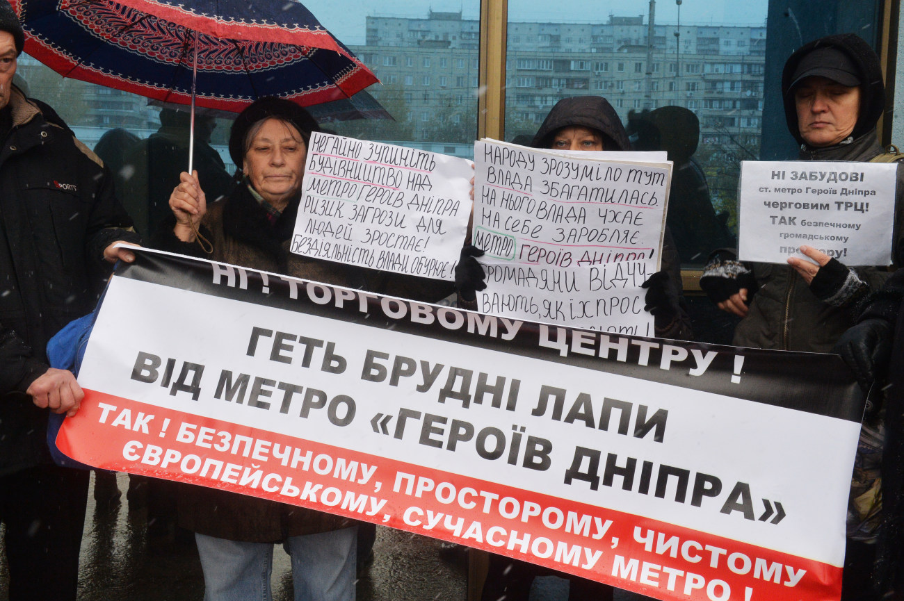 Киевскую прокуратуру пикетировали против строительства торгового центра над станцией метро «Героев Днепра»