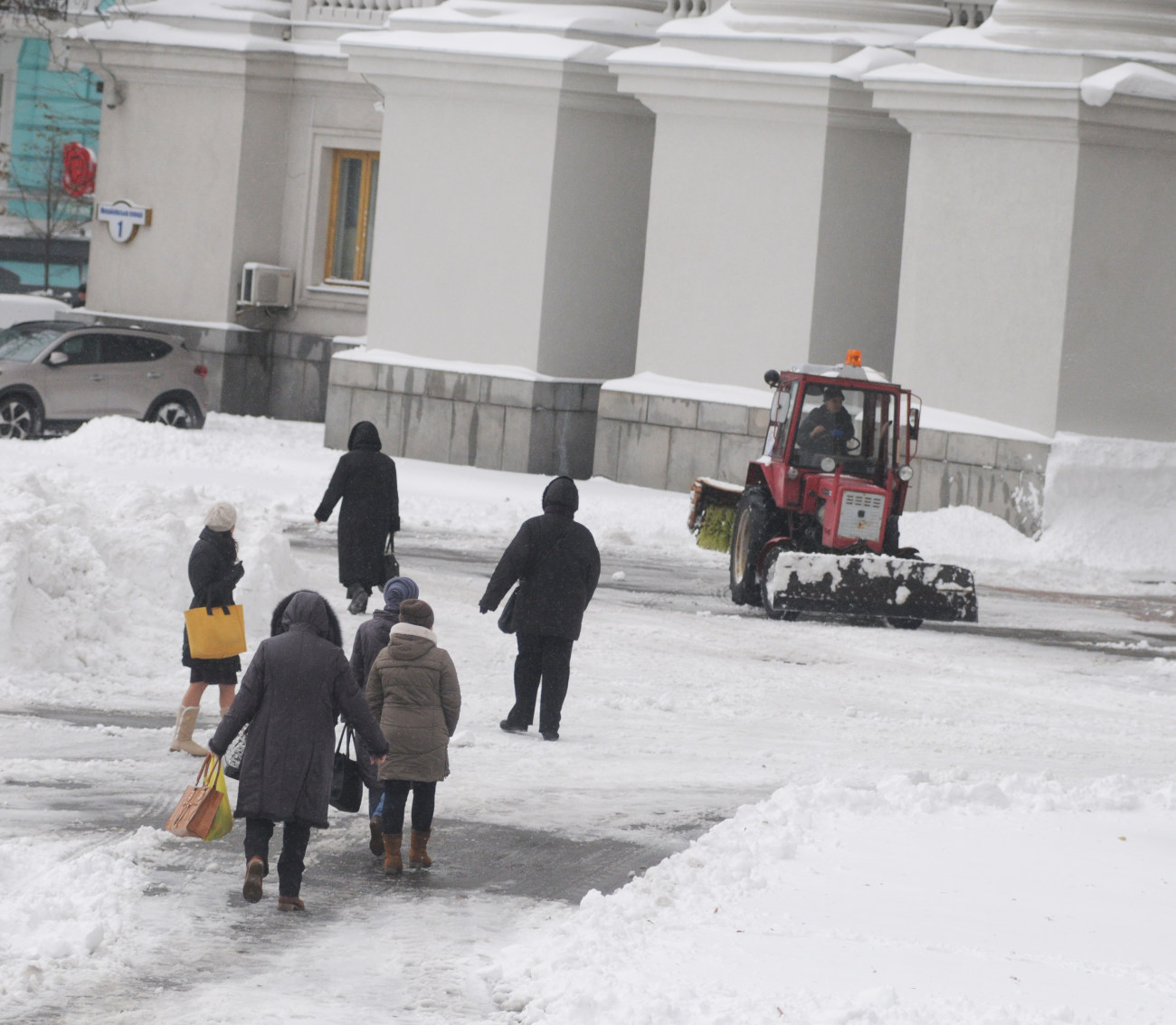 Вывозить снег из Киева будут еще несколько дней