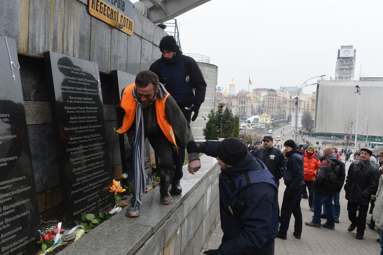 Третья годовщина Майдана: молебен, незначительные митинги и пустые улицы
